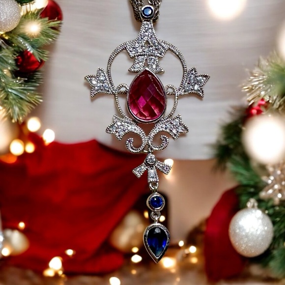 Cute like new stainless pendant w chain faux stones very pretty 18” - Picture 3 of 5